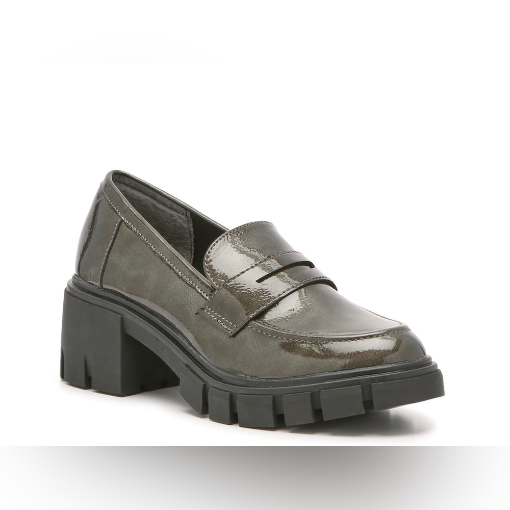 Loafers green patent 6.5 Crown Vintage